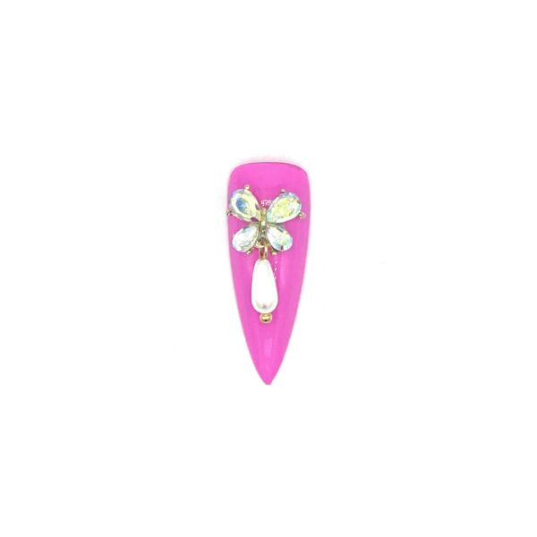 #29 M – Mariposa Perla