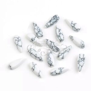#074 Plata – Aguja Marble Blanca