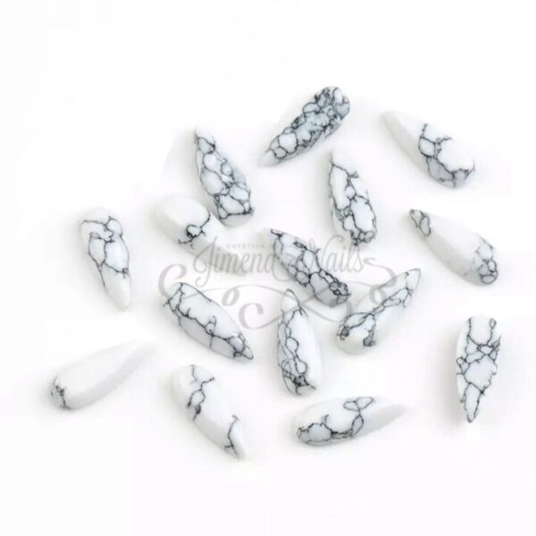 #074 Plata – Aguja Marble Blanca